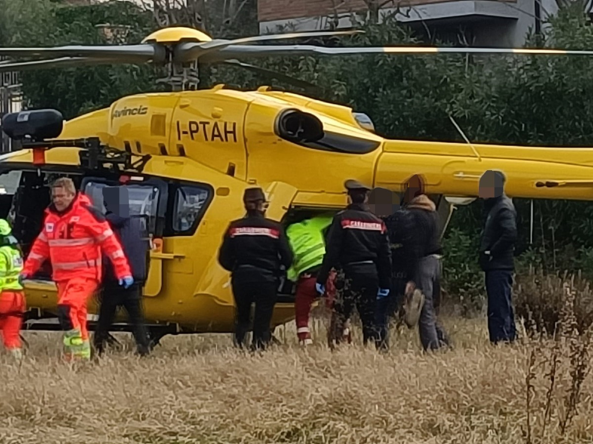 Crolla in strada a Morciano, paura per un giovane: interviene l'eliambulanza - PH BALLANTE