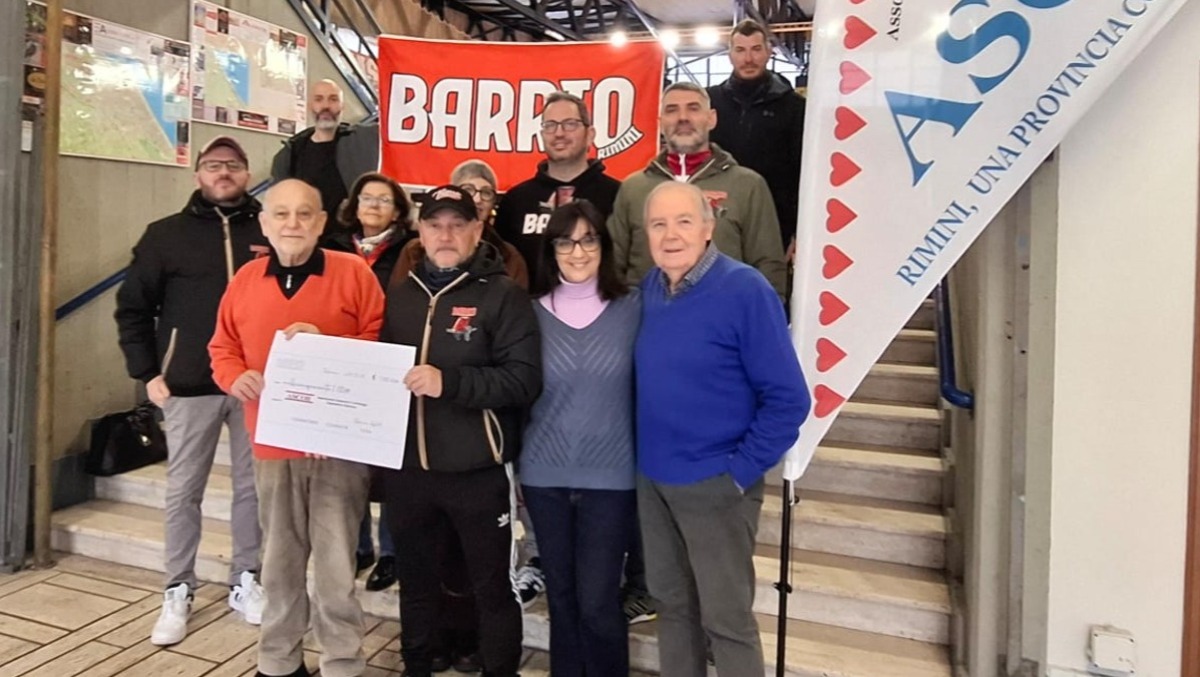 Basket e solidarietà: 1.500 euro raccolti dai tifosi per la Cardiologia di Rimini - 