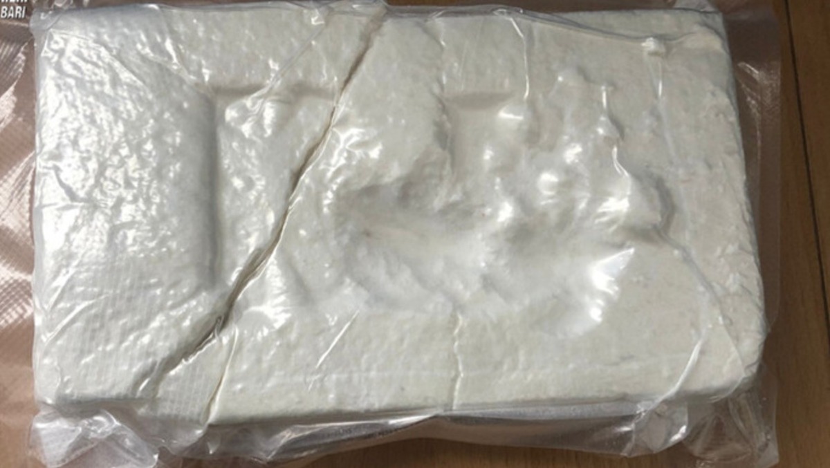 Presi dal panico all’arrivo della Finanza: lanciano 4 chili di cocaina dal balcone - foto di repertorio (Ansa)