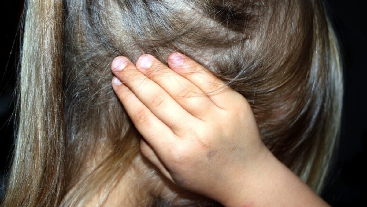 Rimini, lasciata senza vestiti fuori casa: l’incubo di una bimba di sei anni - foto Ansa