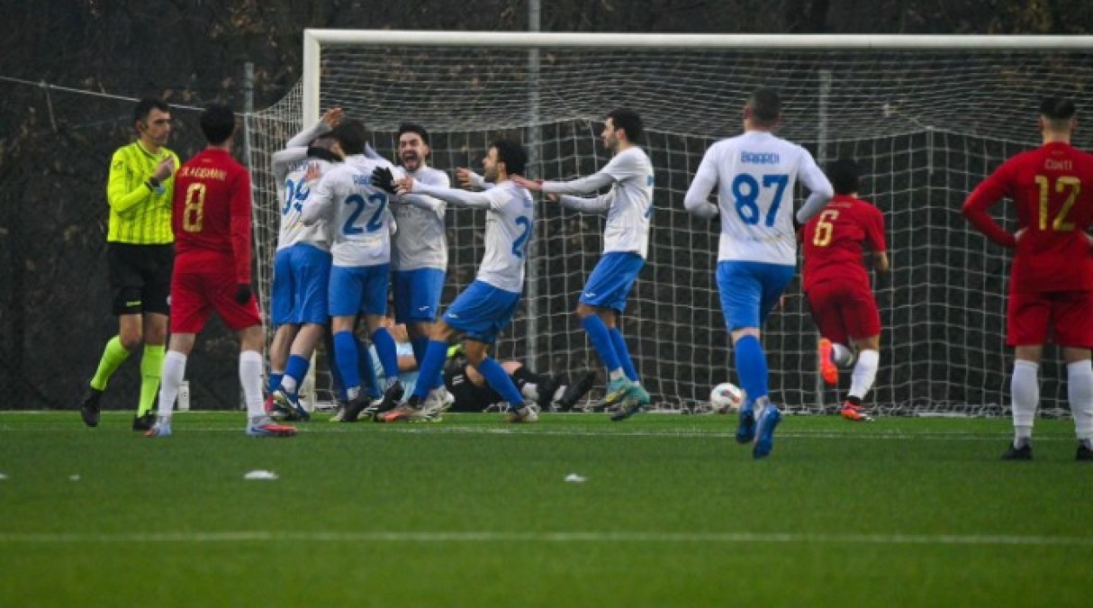 Calcio RSM, Libertas in fiducia. Cozzino: 'Ora battere il San Giovanni' - L'esultanza della Libertas dopo il gol di Cozzino