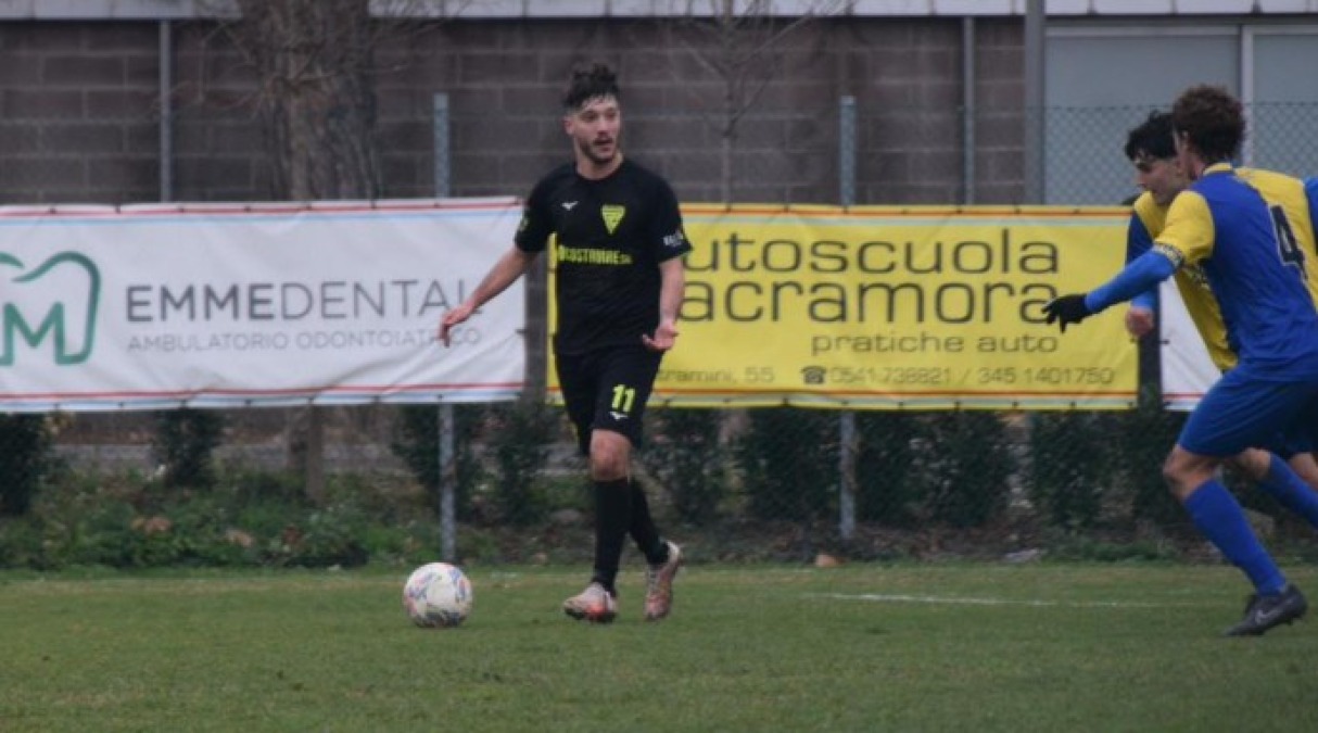 Calcio, Victoria rilanciato. Davide Fabbri in gol nel finale: 'Spirito ritrovato' - Davide Fabbri in azione