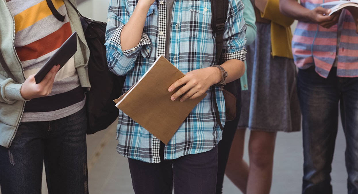 Metal detector e cani antidroga in tre scuole di Pavia, polemiche sui controlli - 