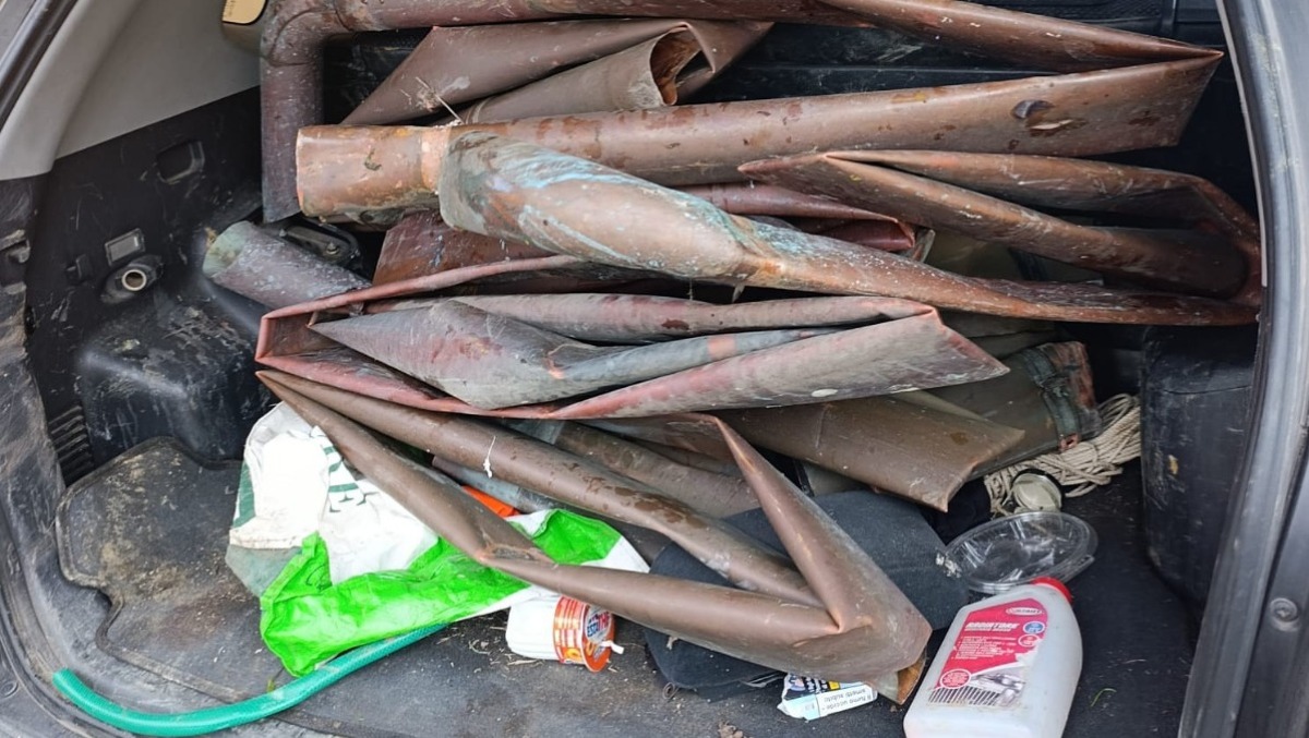 Valmarecchia, cittadino sventa il furto: il finto operaio finisce in manette - Il rame recuperato dai Carabinieri