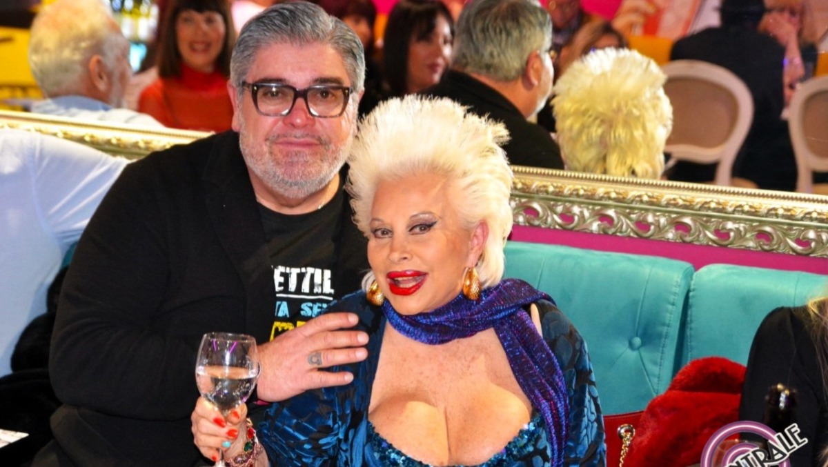 Riccione: Bicio l’antidepressivo fa il pieno di risate al Centrale Lounge Bar - Foto Ballante