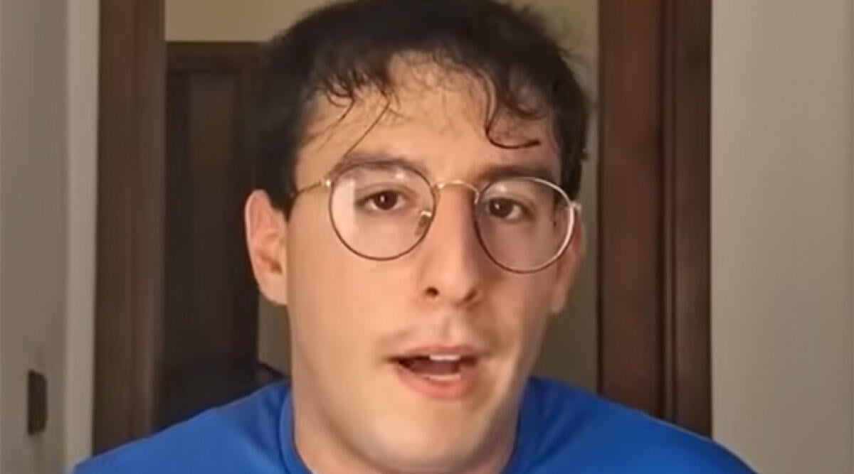 Rimini, caso Favarigna: fissata l'udienza preliminare per il 24enne accusato di violenza sessuale - Lo youtuber Davide Favaloro