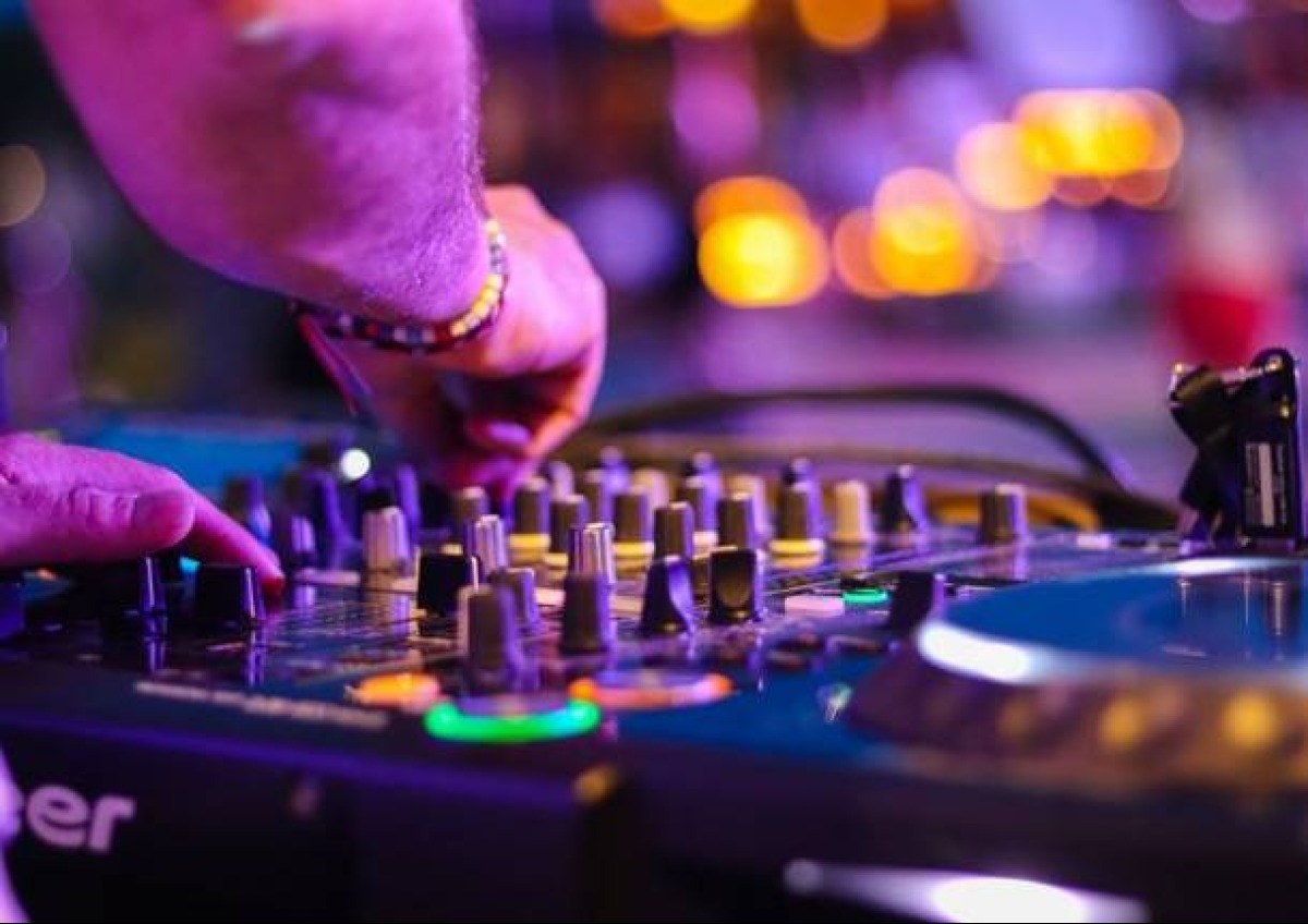 Non solo cena ma anche discoteca però senza autorizzazione: Polizia interrompe festa abusiva - 