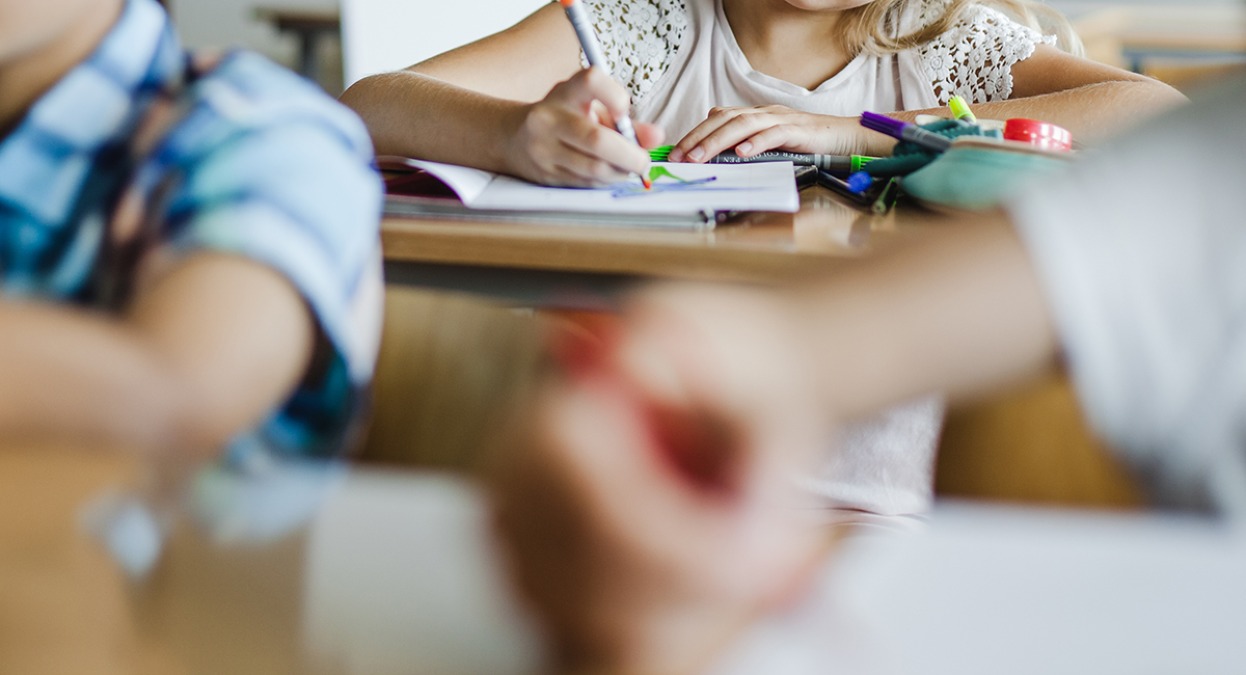 Rimini, urla e umiliazioni agli alunni: chiesta la condanna a 5 anni per una maestra - Repertorio