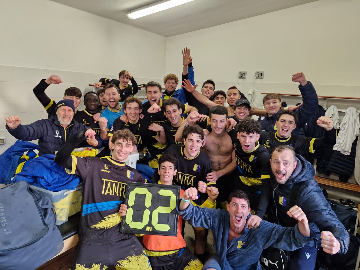 Che bel Novafeltria: battuto il forte Bakia 2-0. A segno Frihat e Giorgini - Il Novafeltria festeggia l'exploit di Cesenatico