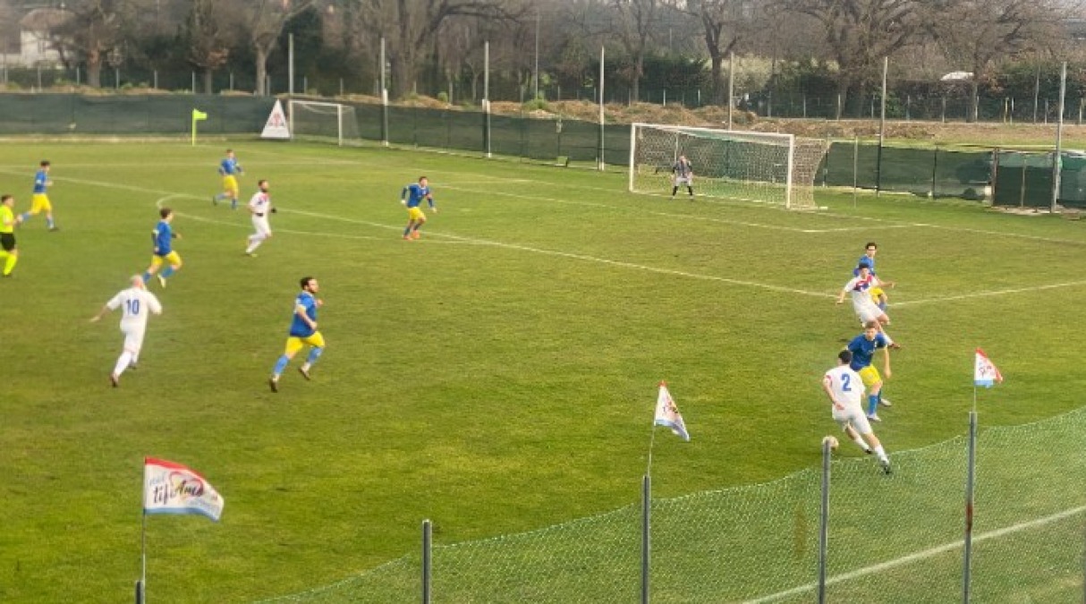 Calcio Promozione, Gabicce Gradara a punto contro l'Ostra (0-0) - Un attacco del Gabicce Gradara