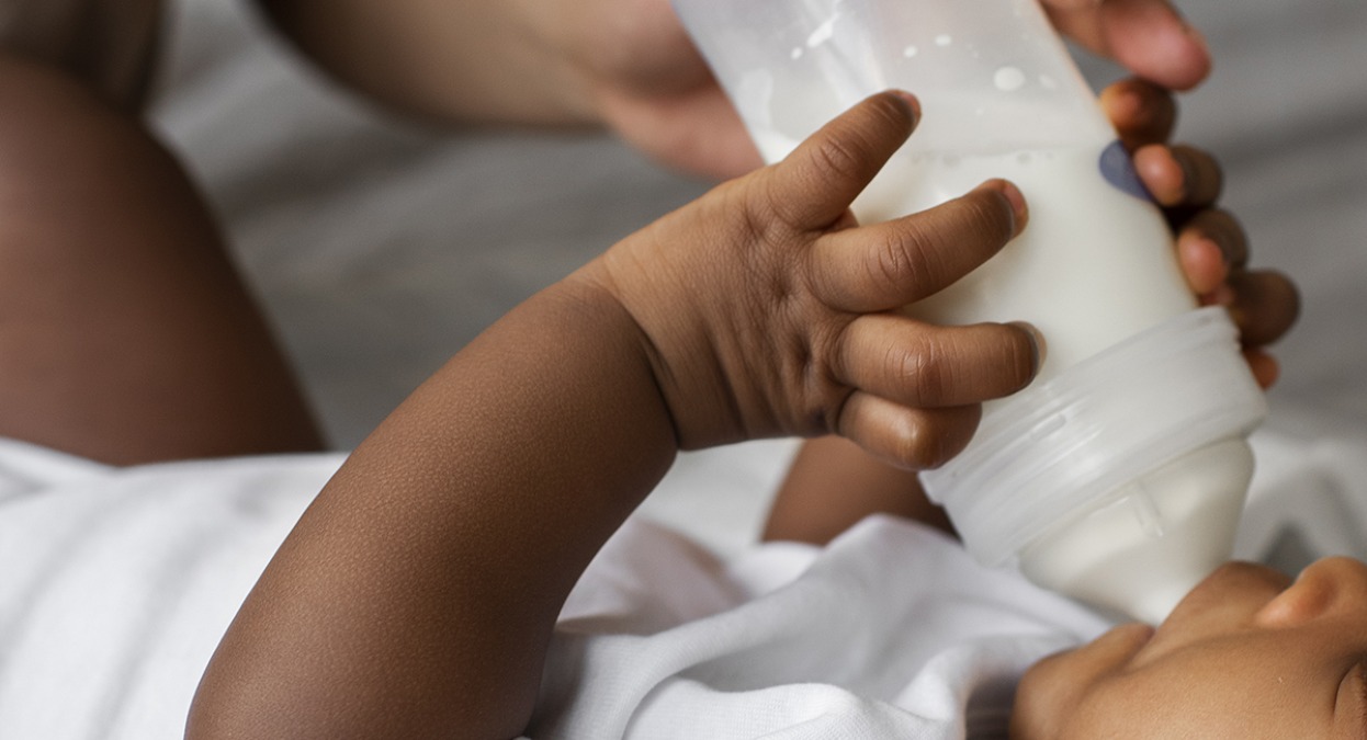 Neonato di due mesi muore in casa: la madre avrebbe riempito il biberon di alcol - Foto di repertorio
