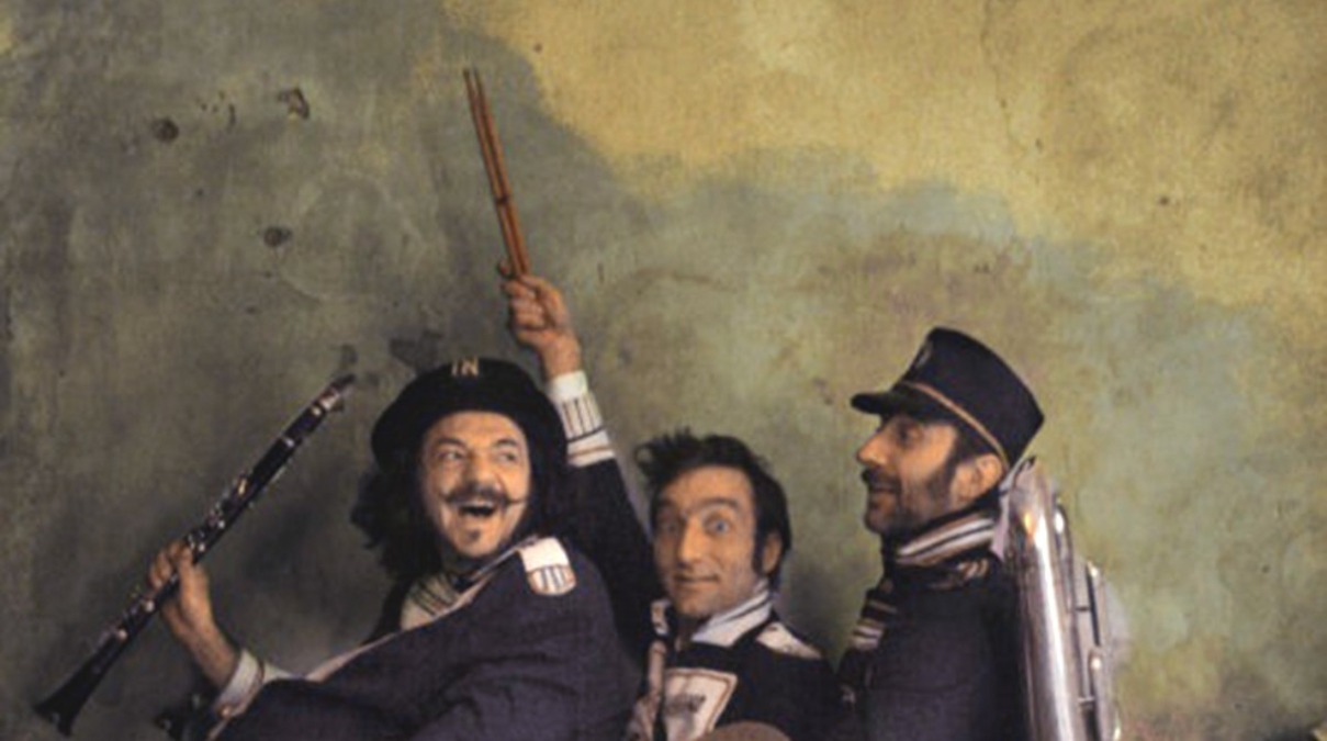 Febbraio al Teatro Sociale di Novafeltria: risate con i clown e magia dei burattini  - 