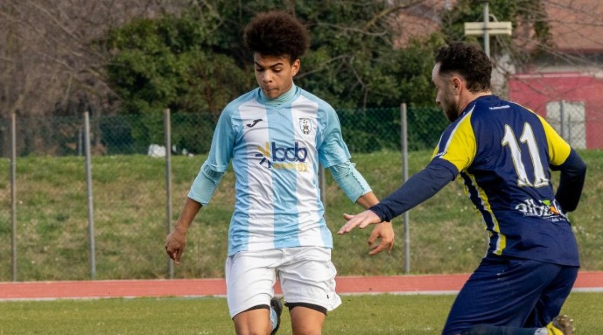 Calcio: Misano leader, il baby Castro in evidenza: 'Il gol la mia prossima sfida' - Elias Castro in azione