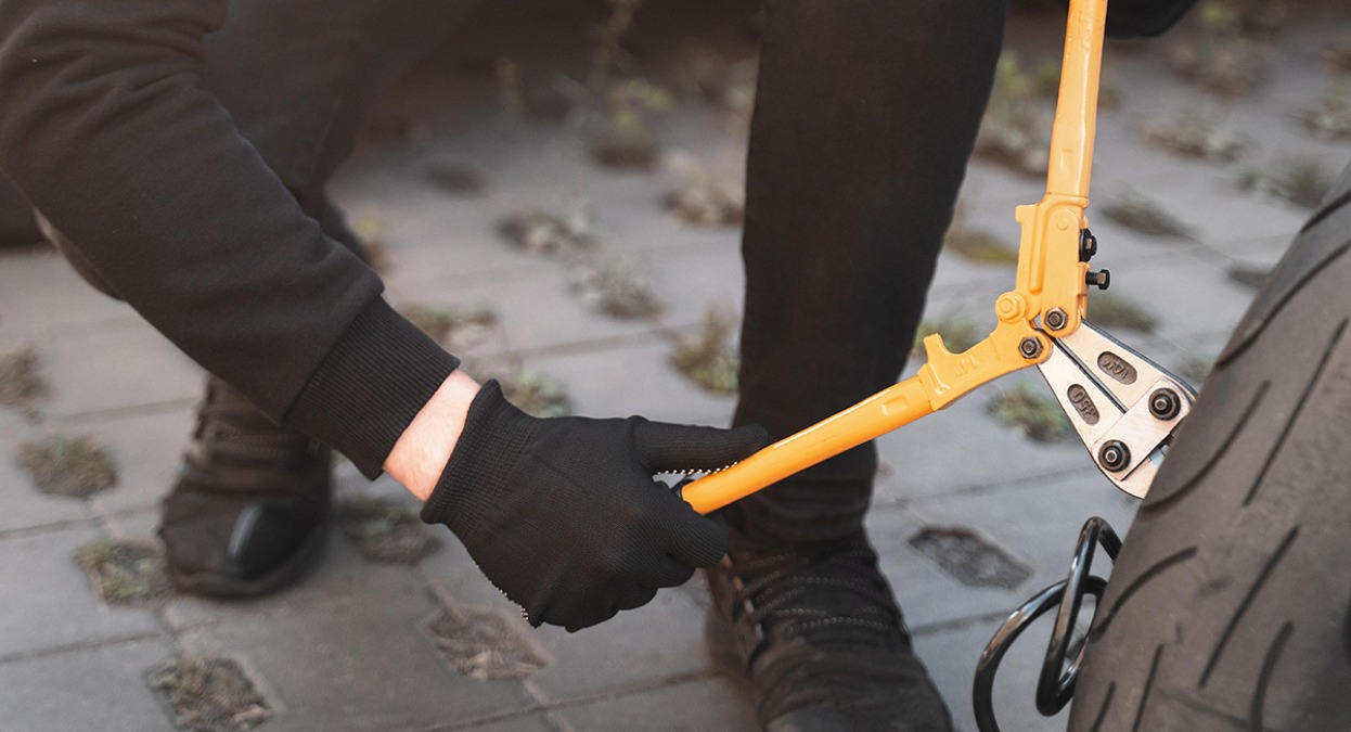 Santarcangelo, furto in pieno giorno agli impianti sportivi: sparisce lo scooter di un giovane calciatore - Repertorio