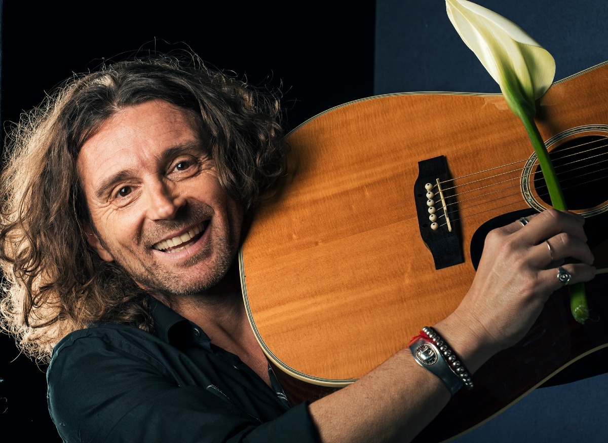 “Cercami” musica e solidarietà al Teatro Galli: un tributo a Renato Zero - 