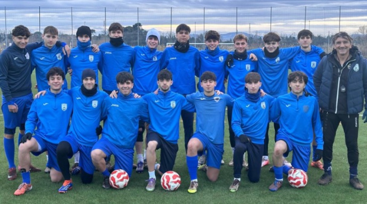 Calcio, Misano: è Carnevale, sfilata dei bambini in maschera e poi il buffet - La squadra Juniores del Misano