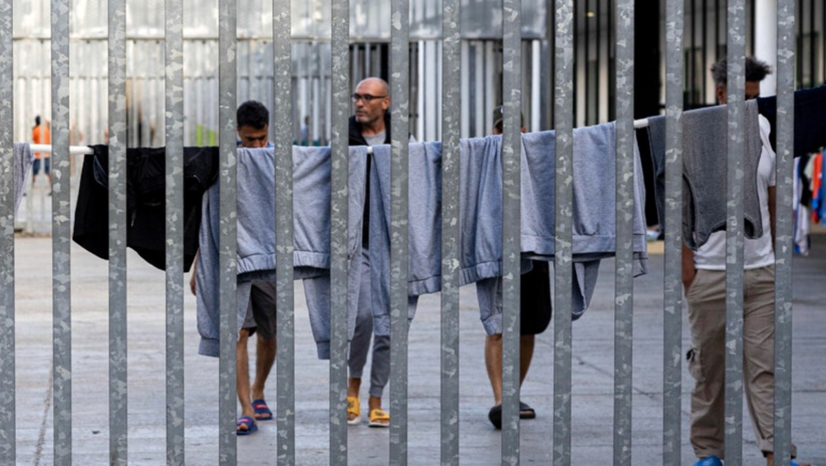 Un centro per il rimpatrio in Regione. Cgil non ci sta: "Non è la risposta alla sicurezza" - foto Ansa