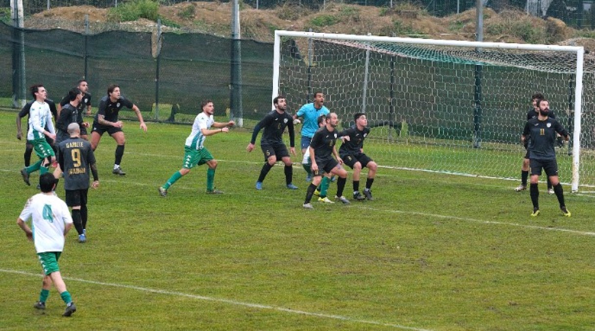 Calcio, Gabicce Gradara: al Magi scontro diretto con la Castelfrettese - Il Gabicce Gradara in fase difensiva