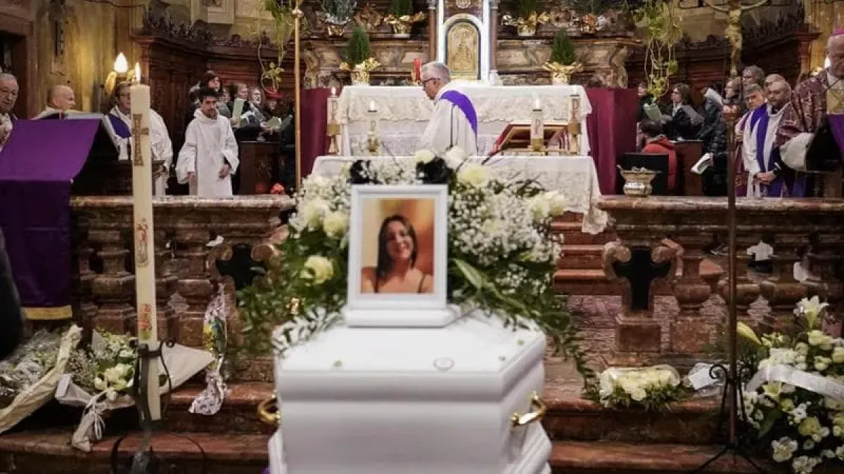 “Vola, tesoro”: Nizza Monferrato saluta Zoe   - © Ansa