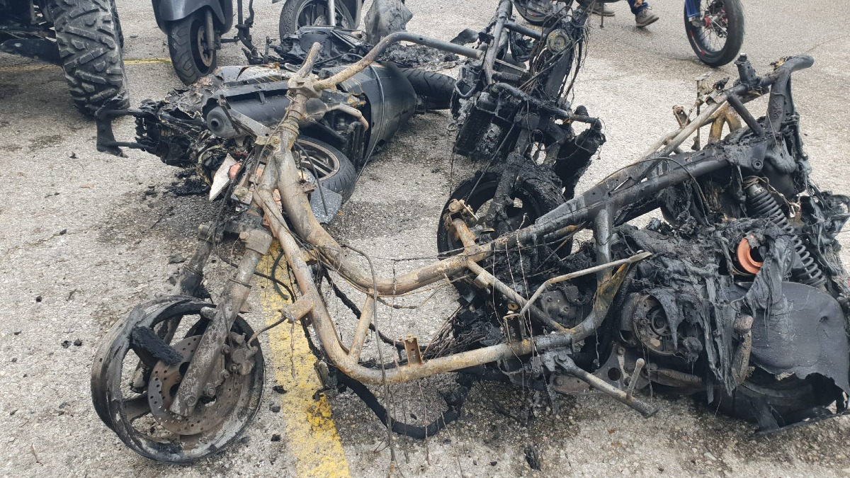 Incendio a Santarcangelo, capannone in fiamme - Vigili del fuoco in azione (repertorio)