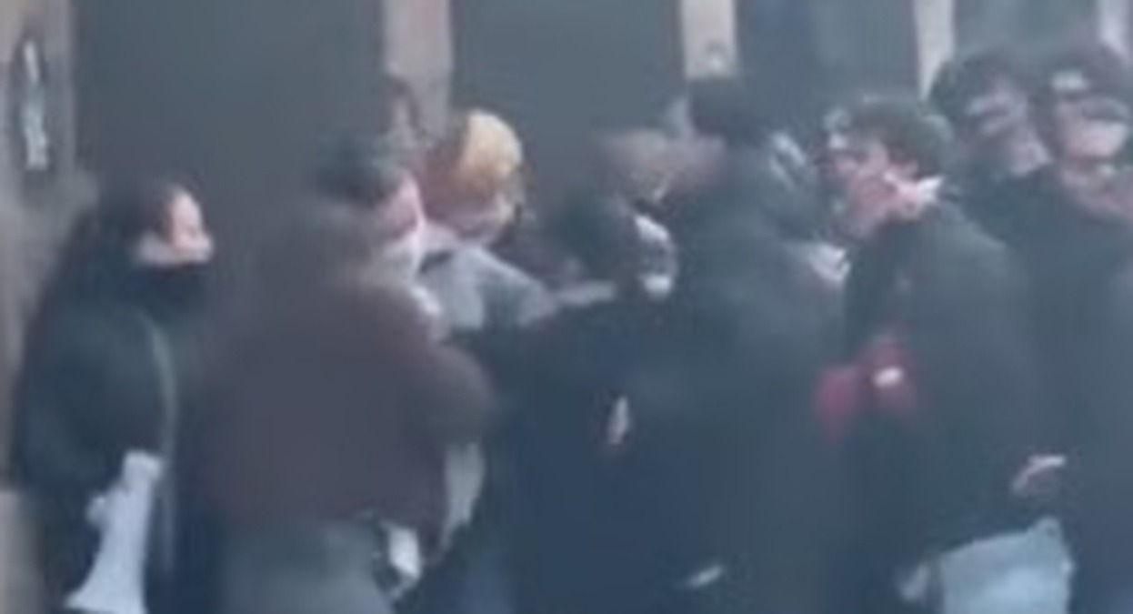 Attivista di destra ucciso a Lione, polemica politica in Francia: assistente di un deputato LFI tra i sospettati - 