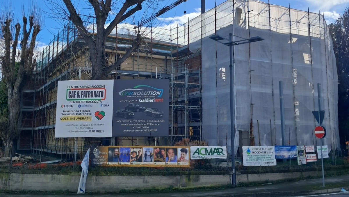 Riccione, la ex scuola abbandonata diventa Centro per l'impiego: apertura a maggio - Il cantiere del Centro per l'Impiego di Riccione