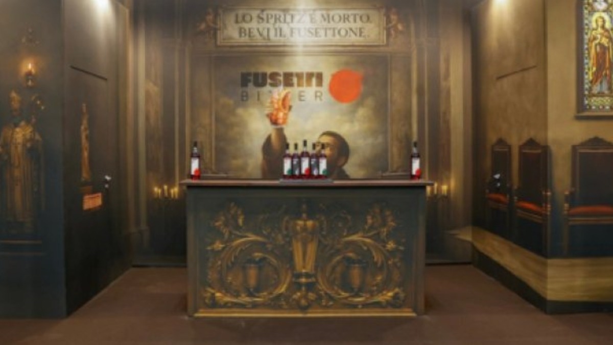 Finta Chiesa nello stand a Rimini Fiera, l'azienda si difende: "Volevamo intrattenere, non offendere" - Lo stand di Fusetti