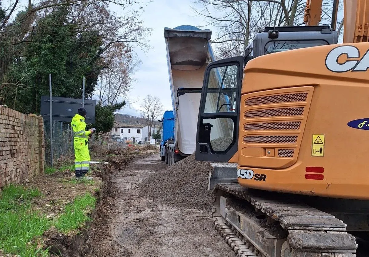 Via Ponte a Verucchio riapre al traffico dopo il guasto al collettore fognario - 