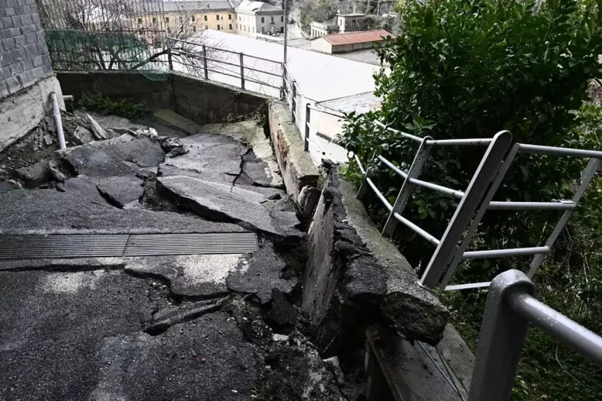 Crolla un muraglione a Genova: 42 persone sfollate - © Ansa