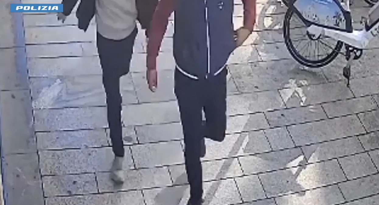 Milano, seguono un uomo fin nel cortile di casa e gli rubano l’orologio da 25mila euro - © Polizia di Stato