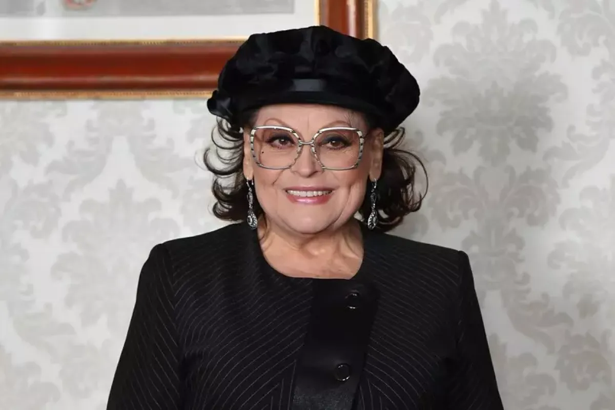 Addio ad Angela Luce, la “voce di Napoli” che ha segnato teatro, cinema e canzone -  E' morta Angela Luce