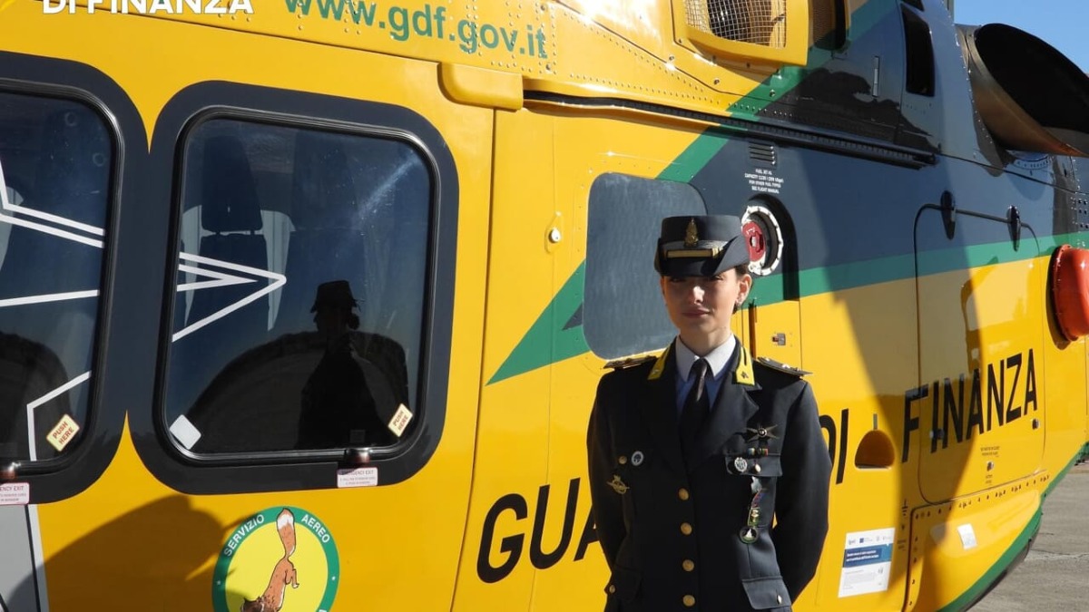24 anni, specializzata pilota militare di elicottero: Flavia Gnoffo comandante del Nucleo Operativo del Roan - La Tenente Pilota Flavia Gnoffo