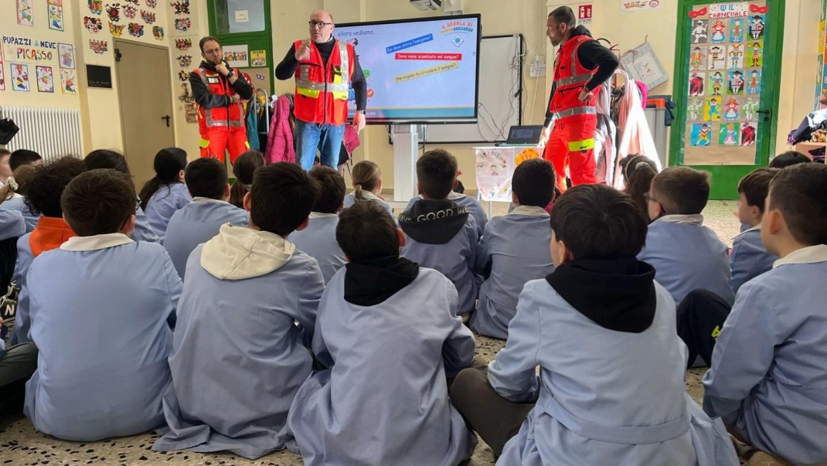Primo soccorso tra i banchi: i bambini della scuola di Talamello a lezione con la Croce Verde - 