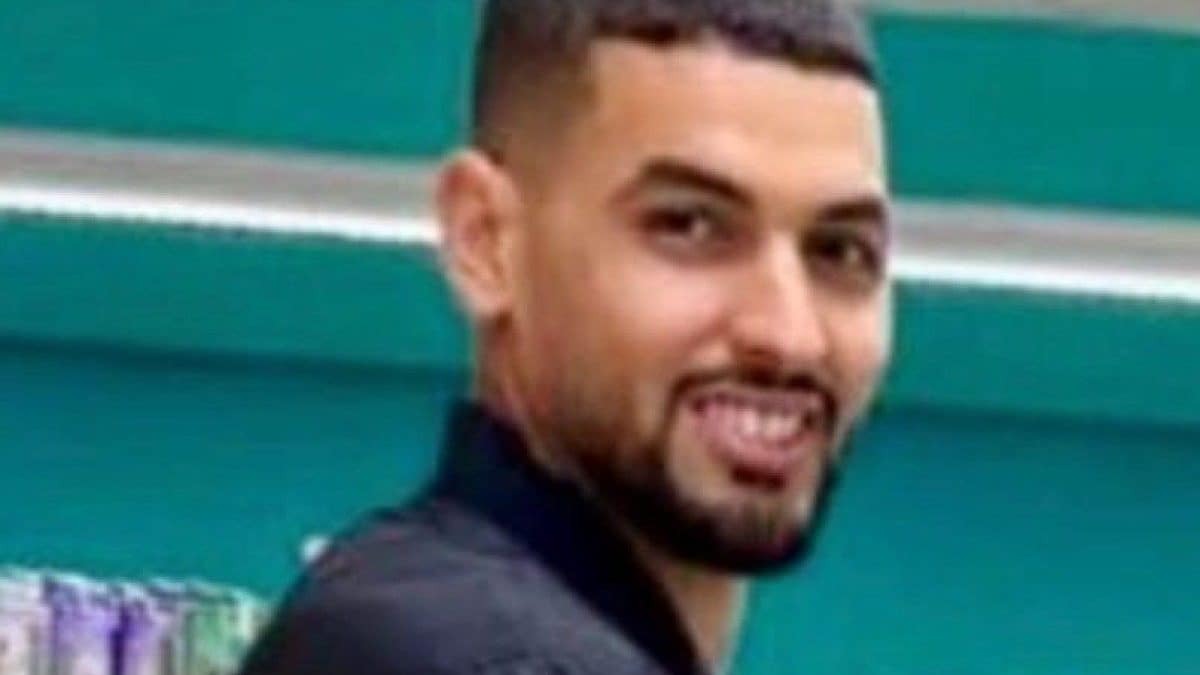 Rogoredo, le accuse degli amici della vittima: “Dal poliziotto richieste quotidiane di denaro e droga” - Abderrahim Mansouri