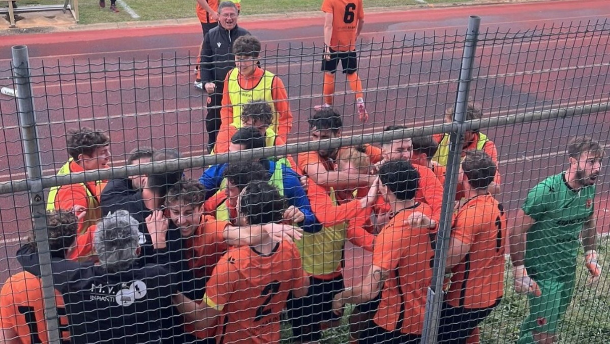 Mezzolara e Ars et Labor, botta e risposta a distanza. Pietracuta sconfitto e salvezza diretta a -7 - Esultanza del Russi FACEBOOK