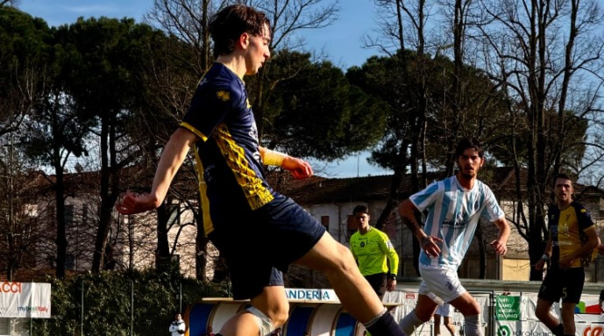 Calcio Promozione, Santarcangelo: pari a Faenza (1-1) - Il Santarcangelo in azione