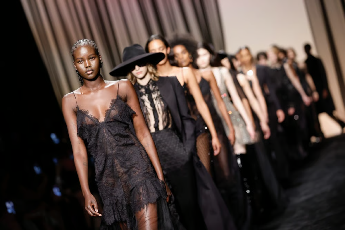 Crisi Aeffe, parla il Direttore Creativo: "O crolla tutto o si prendono decisioni difficili" - Una sfilata del gruppo Ferretti (© Fashion Network)