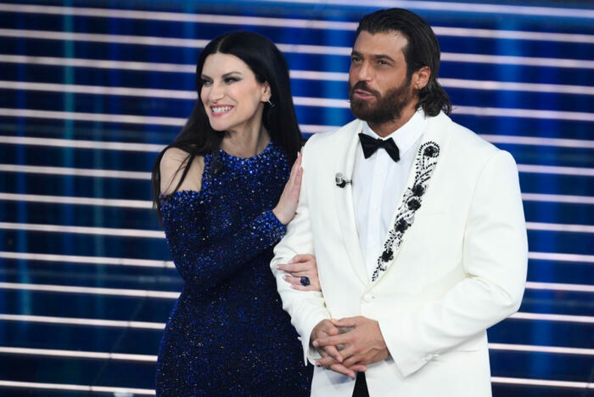 Prime pagelle a Sanremo: brillano Arisa e il duo Fedez-Masini. Ma la standing ovation è per Vessicchio - © Ansa