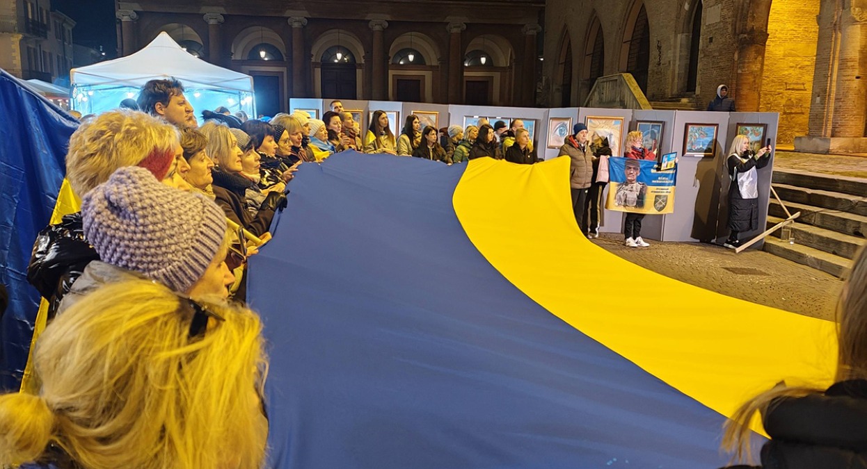 Rimini, il cuore batte per l'Ucraina: in 400 in piazza per chiedere la pace - © William Ottaviano Facebook