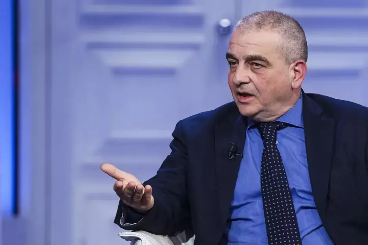 “Putin voterebbe No”: la battuta di Fazzolari accende la bufera. Schlein: “Toni inaccettabili” - © Ansa