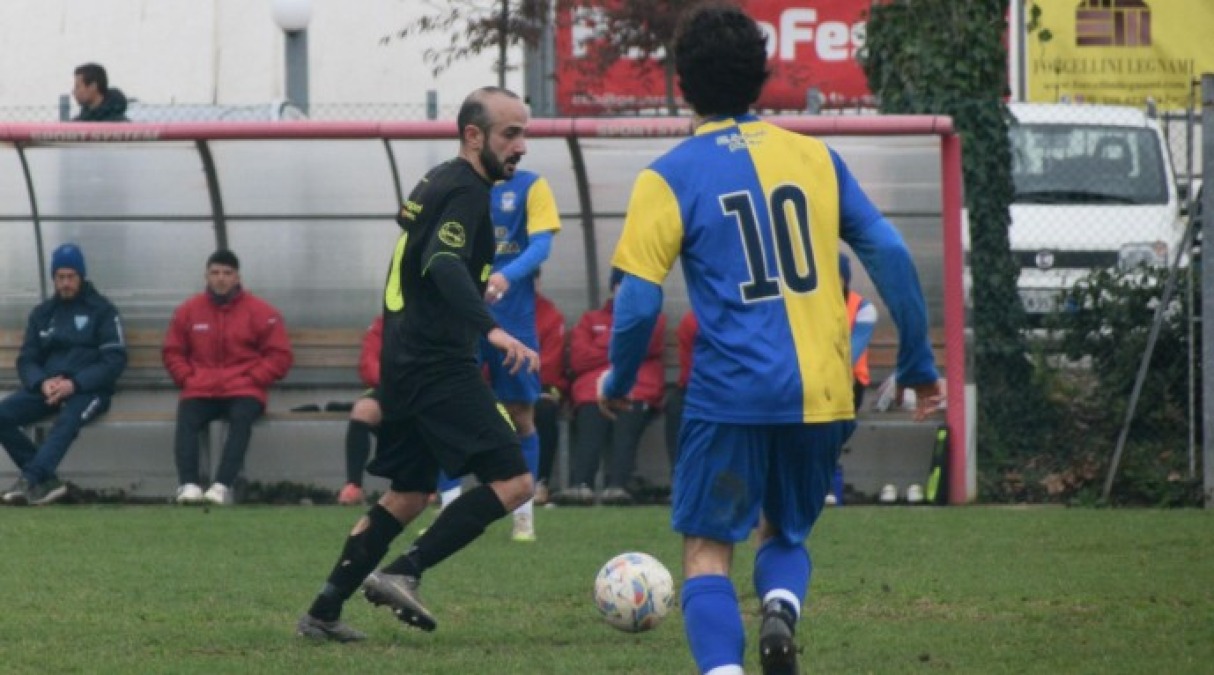 Calcio, Montanari: 'Victoria, con il Torconca inizia un poker di gare decisivo' - Riccardo Montanari in azione