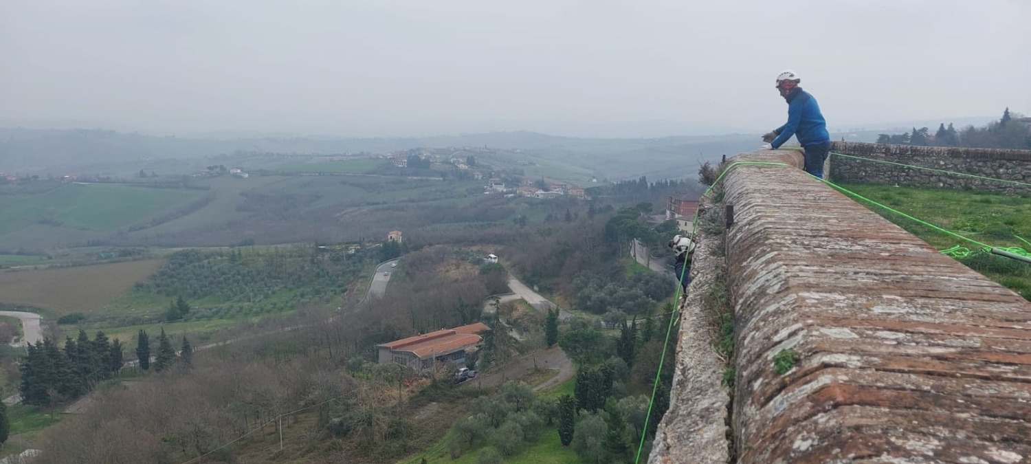 La scalinata degli anni ’70 torna fruibile: nuovo intervento sulla rupe di Verucchio - 