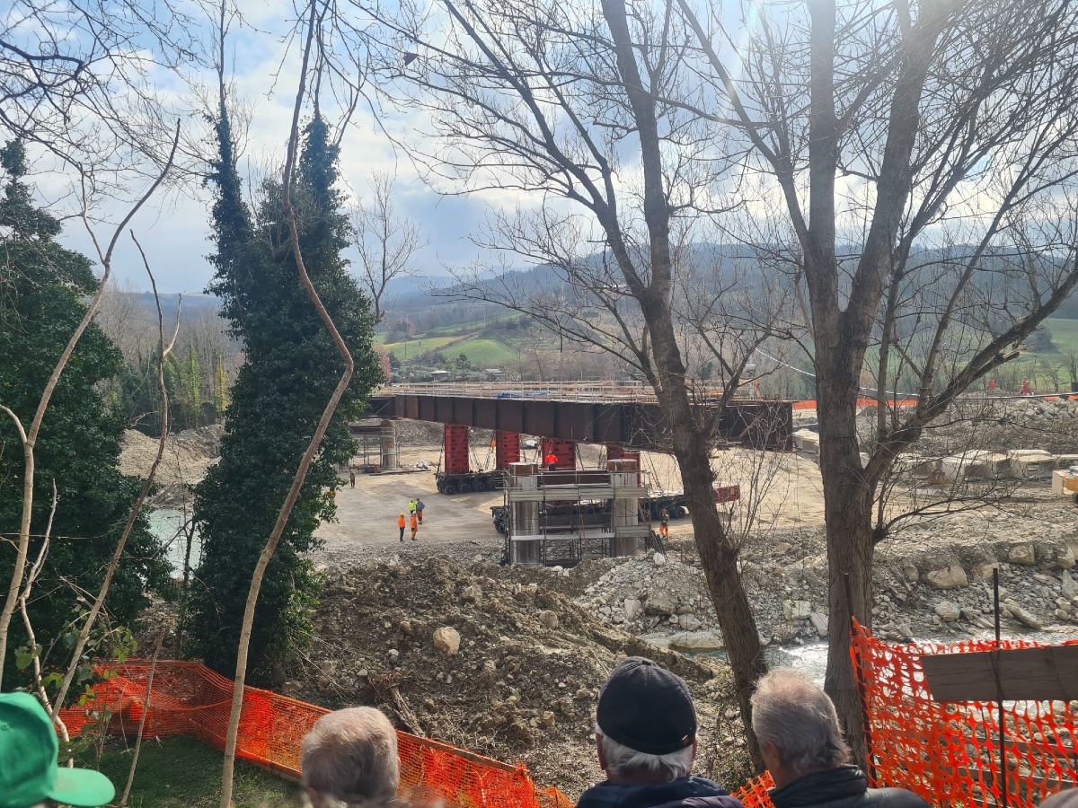 Il nuovo ponte tra Novafeltria e Maiolo calamita gli “umarell” - 
