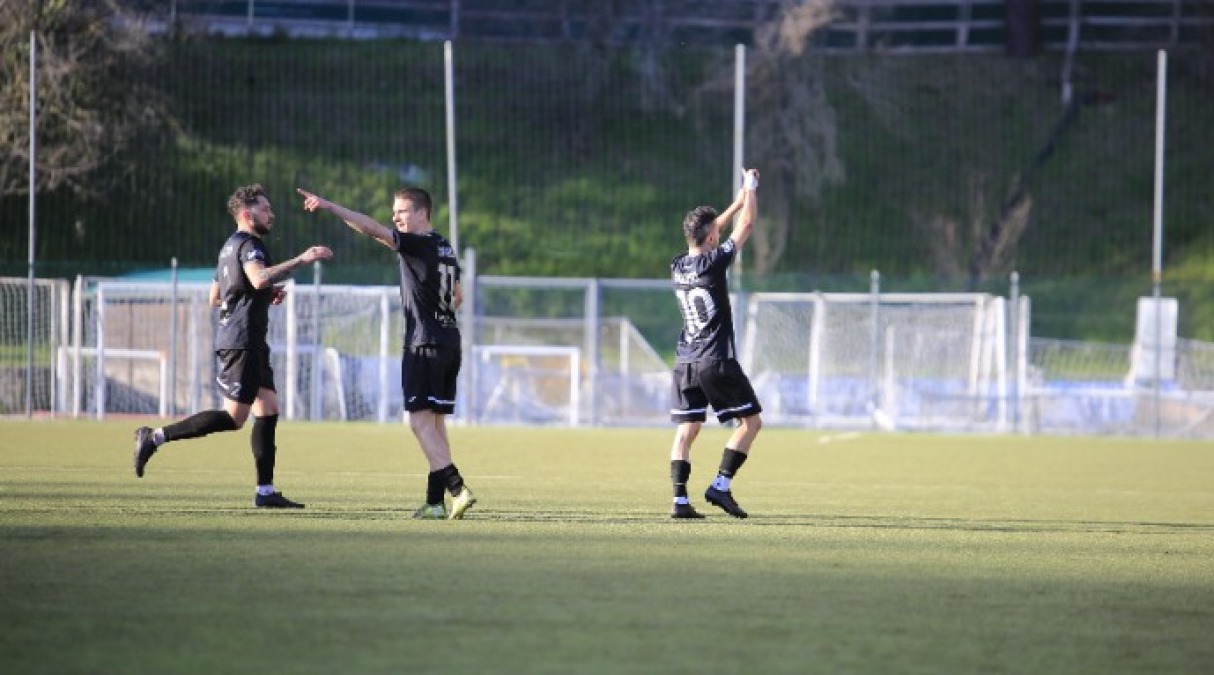 Calcio RSM, Tre Penne: Peluso protagonista. Assist, gol e parole da leader - L'esultanza di Peluso (foto FSGC)