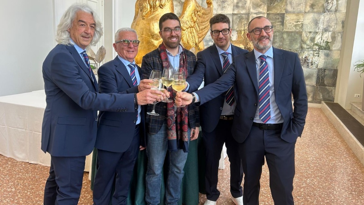 Rimini Marathon, tante novità: l'edizione 2026 parte da Marina Centro - Da sinistra: Marco Lunedei, Candido Semprini, ass. Michele Lari, Mattia Pari e Simone Campolattano