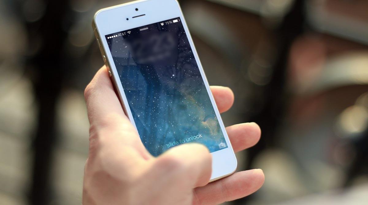 Una chiamata per avvisare in caso di pericolo: anche a Cattolica le prove con Alert system - Smartphone repertorio