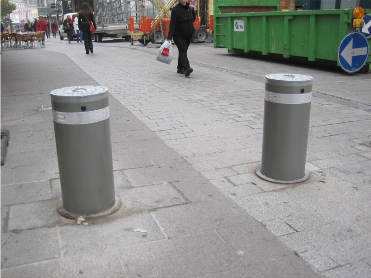 Centro storico di Rimini più sicuro con i "piloni mobili" anti attentato: saranno sei - Pilomat (repertorio)