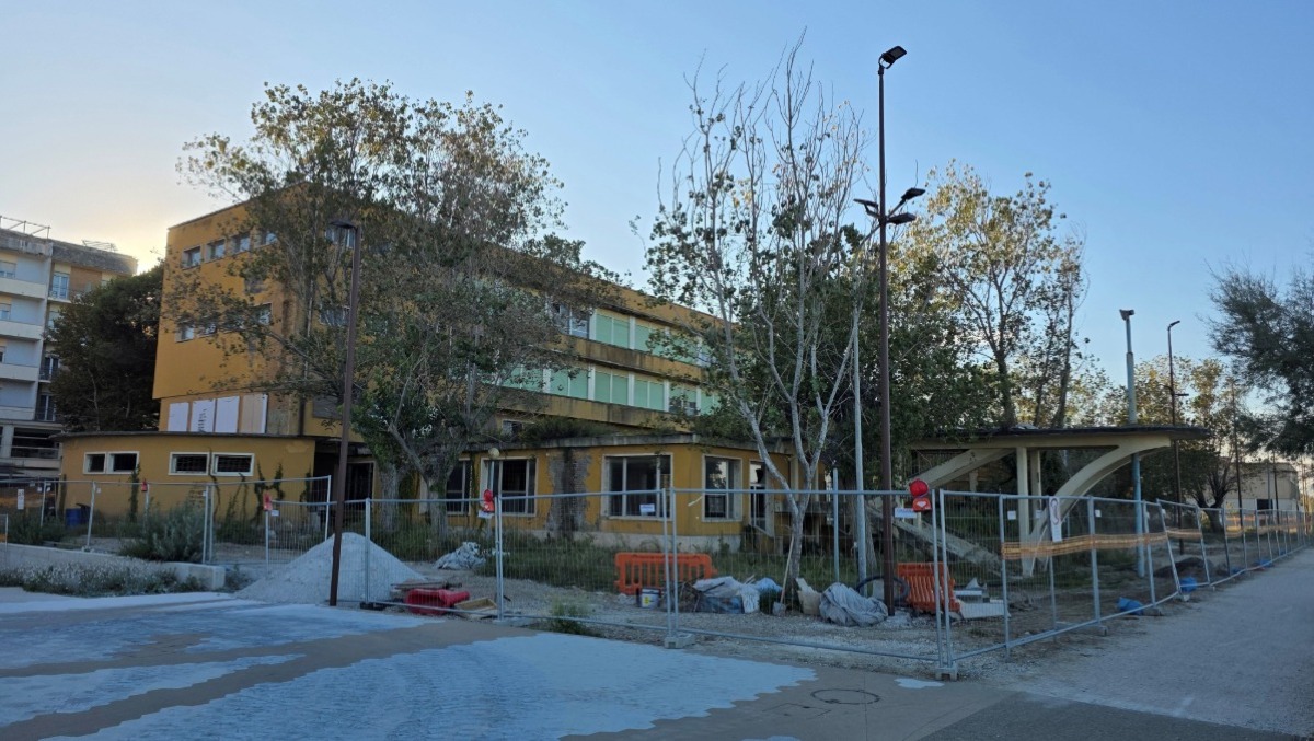 Stop al degrado, dopo Pasqua l'attesa demolizione dell'ex colonia Enel di Rimini - Ex colonia Enel