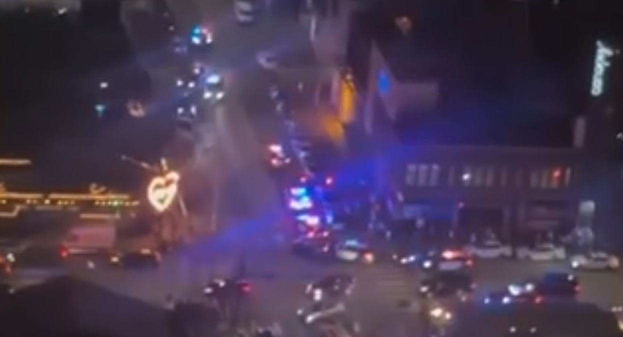 Sparatoria davanti a un bar di Austin: tre morti e oltre venti feriti - 