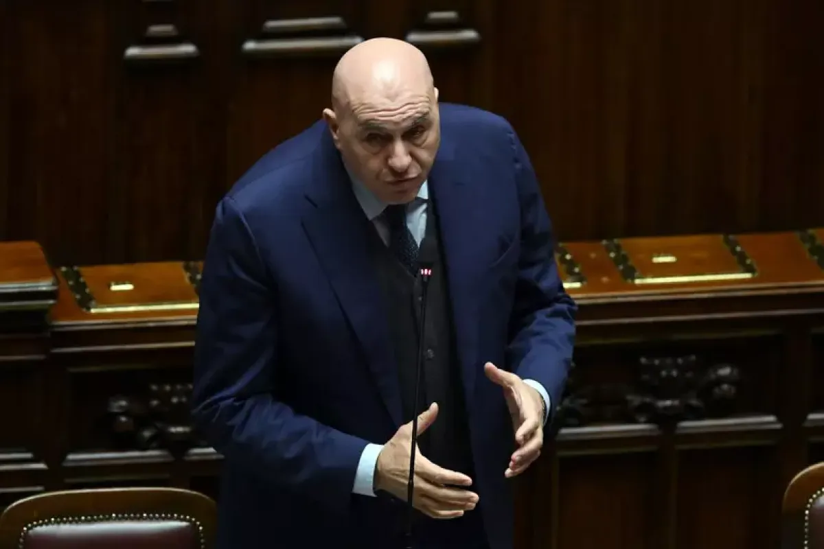 Crosetto sotto le bombe a Dubai: più di una figuraccia, il segnale di un’Italia irrilevante - © Ansa